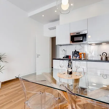 Lovely Two-room In The Center Of *