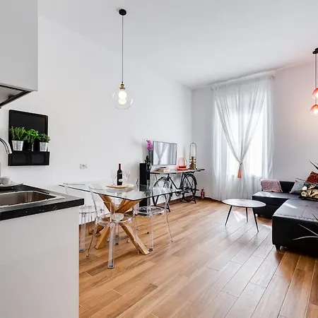Apartment Lovely Two-room In The Center Of